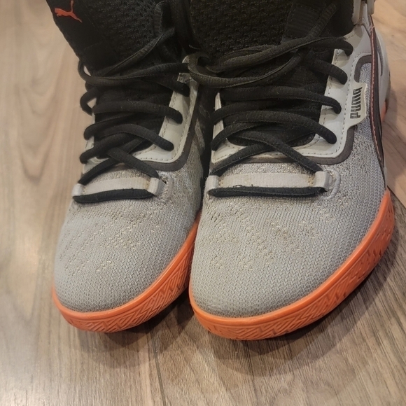 Youth Puma High Tops - Picture 2 of 10